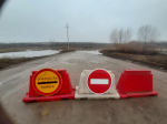 Журналисты газеты из Первомайского района дежурят на затопленном мосту