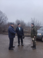 Журналисты газеты из Первомайского района дежурят на затопленном мосту