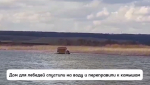 В Бугурусланском районе для лебединой пары на воду спустили плавучий дом