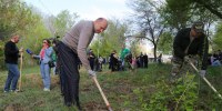 Врио губернатора Оренбуржья вышел на большой субботник в Зауральной роще - Газета Бугурусланская правда