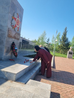 Возложение цветов на мемориале Славы