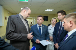 Евгений Солнцев посетил школу и больницу в Кваркенском районе