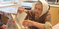 «Мать-героиня» Роза Туралиева из Беляевского района проголосовала на выборах губернатора - Газета Бугурусланская правда