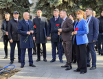 Лариса Боярская проверила ход реконструкции городского сквера и Аллеи Славы в Бугуруслане